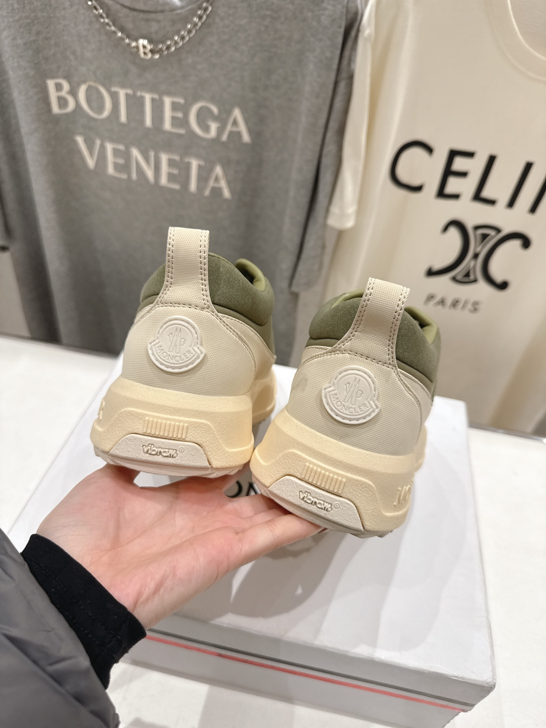 高版本出厂Moncler Altive Mid F046蒙口系列新款休闲运动鞋灵感源自 Moncler 