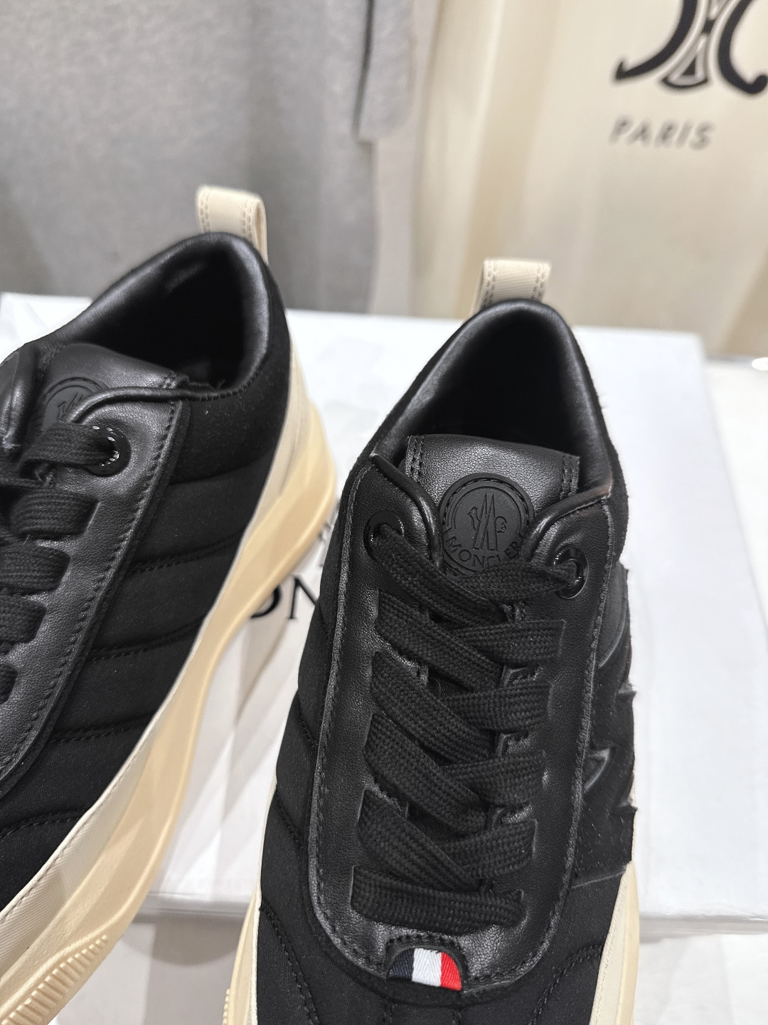 高版本出厂Moncler Altive Mid F046蒙口系列新款休闲运动鞋灵感源自 Moncler 