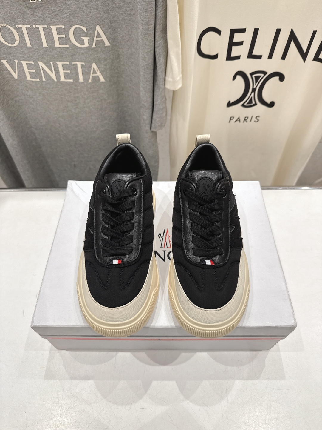 高版本出厂Moncler Altive Mid F046蒙口系列新款休闲运动鞋灵感源自 Moncler 