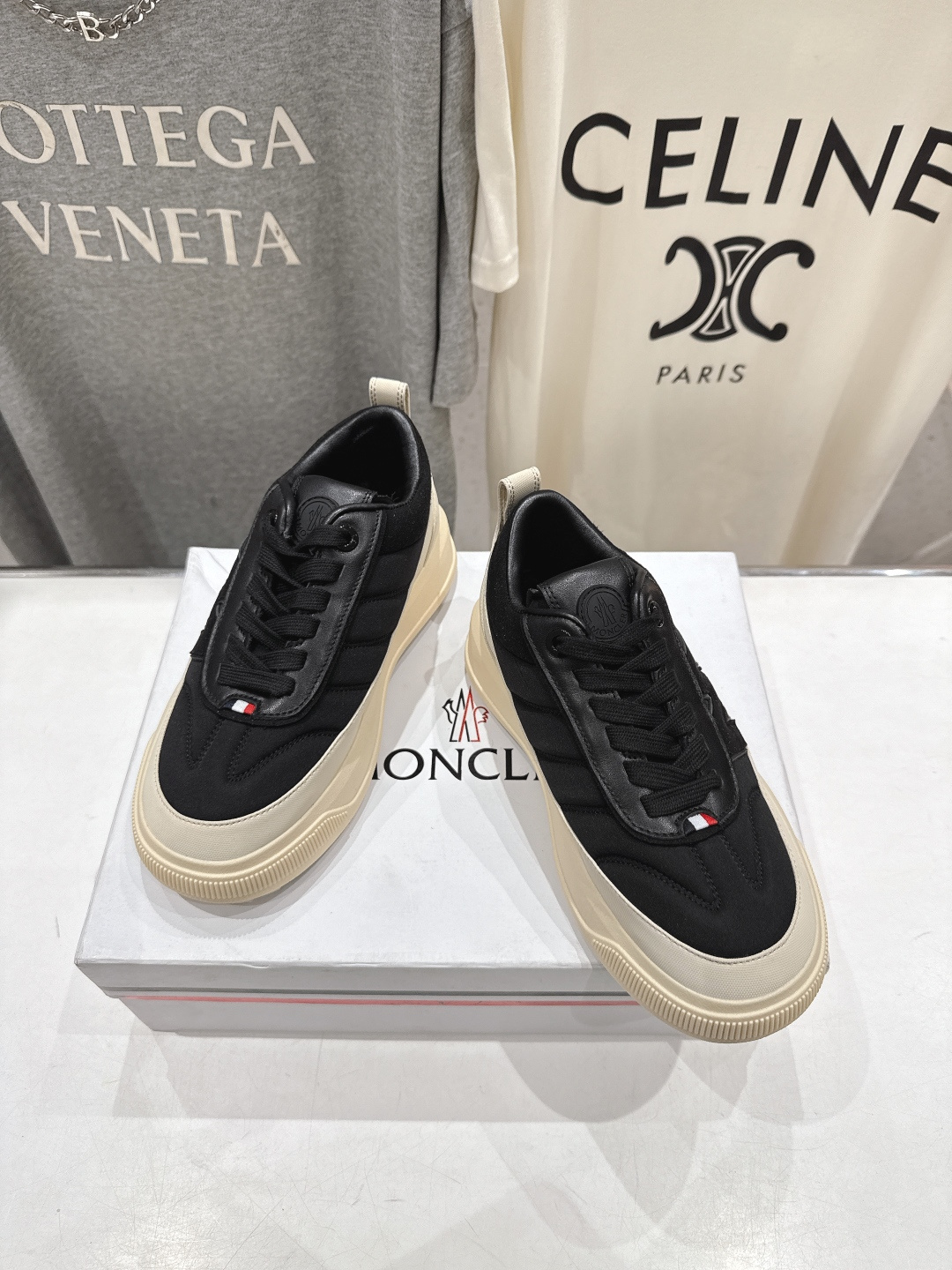 高版本出厂Moncler Altive Mid F046蒙口系列新款休闲运动鞋灵感源自 Moncler 