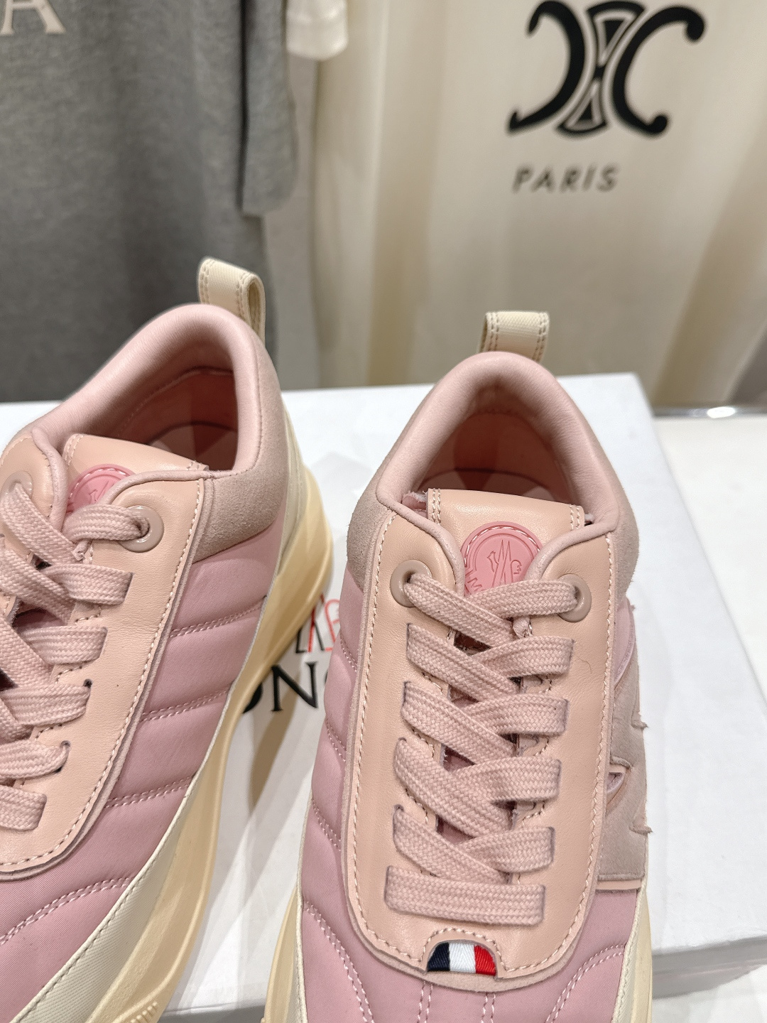 高版本出厂Moncler Altive Mid F046蒙口系列新款休闲运动鞋灵感源自 Moncler 