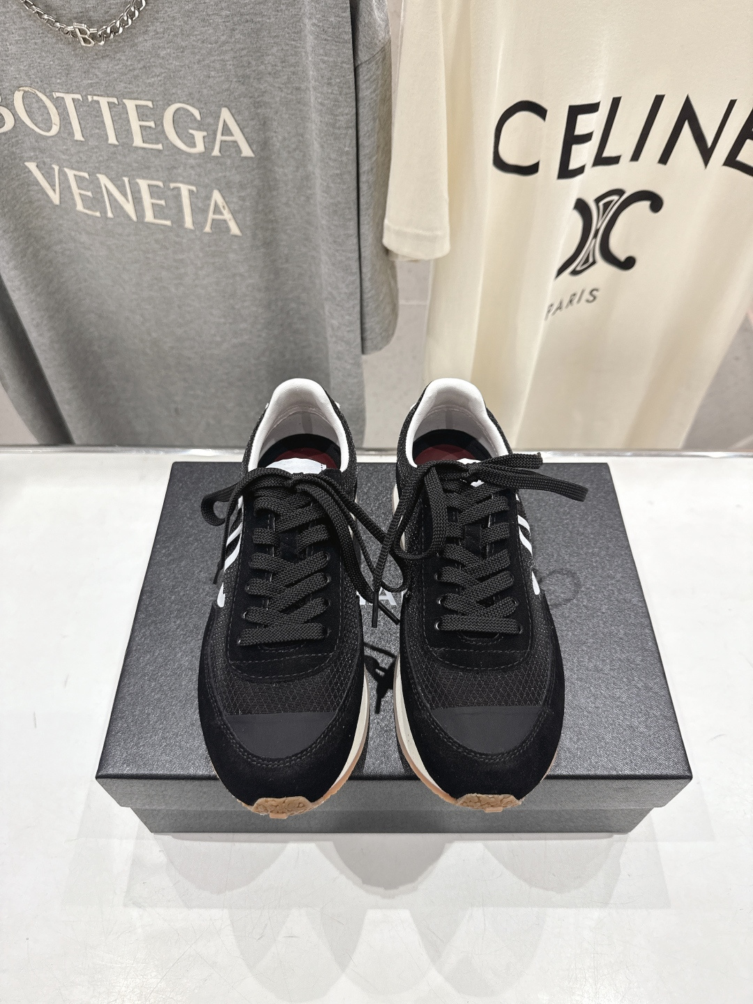 NO:725318,High version Chanel Chanel F022 Xiaoxiang 2026ss catwalk new lace-up panda shoes casual shoes sports shoes biscuit shoes top version ~ original development last type, delicate and stylish, not afraid of wide feet, will not show fat feet, looks good and comfortable on the feet!  It feels very light on the feet!  Comfortable and breathable!  Super white, really a perfect match. Imported suede cowhide upper, imported sheepskin lining, original molded non-slip outsole, Size 35-39 (customized for 40), casual shoes/sports shoes, chanel, chanel, sneakers, cowhide, sheepskin19860909高版本  Chanel香奈儿F022 小香 2026ss走秀新款系带熊猫鞋休闲鞋运动鞋 饼干鞋 顶级版本～原版开发楦型 秀气有型 宽脚也不怕 不会显脚肥,上脚好看又舒适！穿起来脚感非常轻盈！舒适透气！超级显白 真的是绝搭到爆炸 鞋面进口反绒牛皮 内里进口羊皮 大底原版开模防滑大底 Size35-39（40定做）,休闲鞋/运动鞋,chanel,chanel,sneakers,cowhide,sheepskin,Women's Shoes