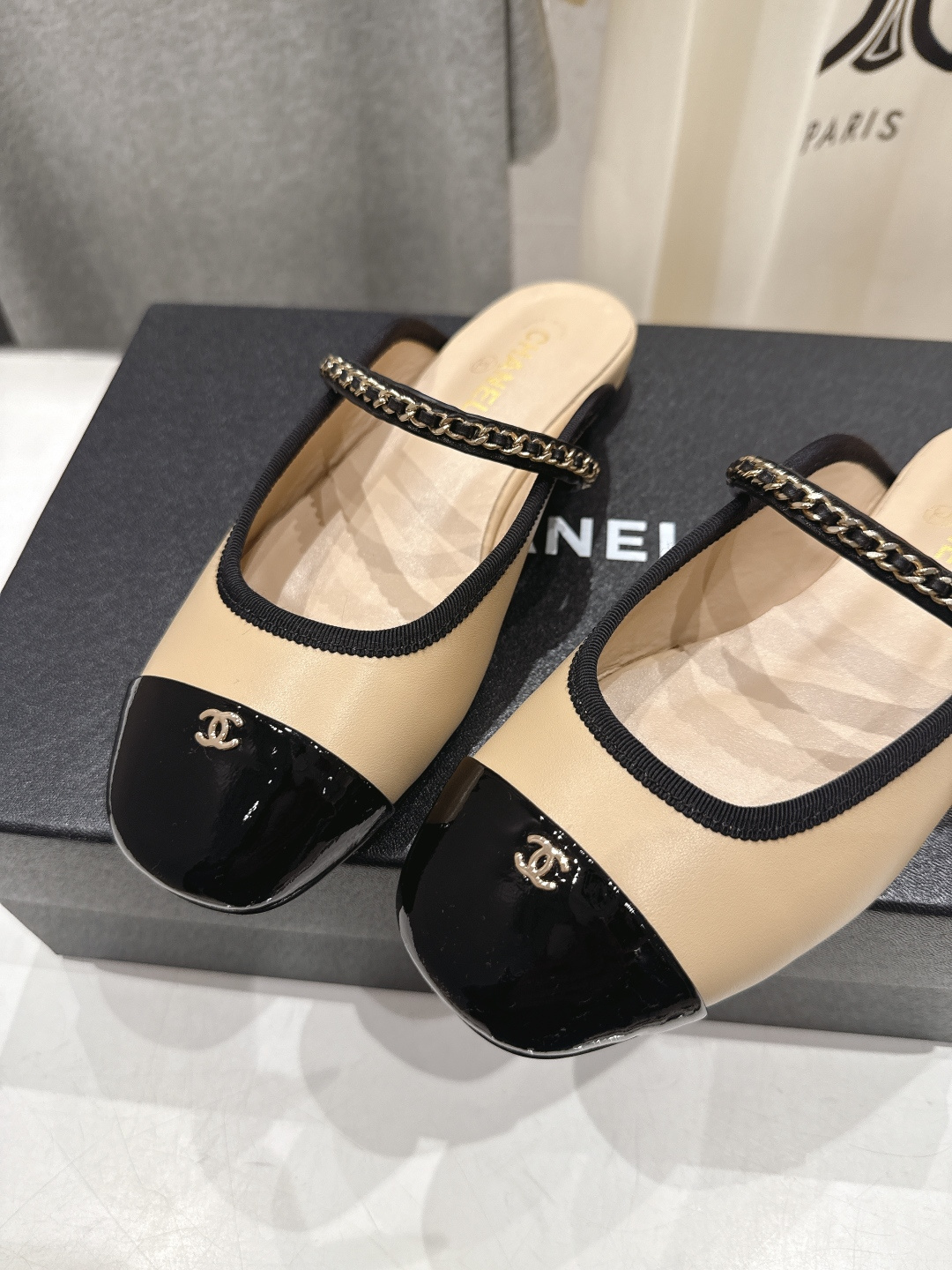 高版本出厂 CHANEL｜小香F013 2026/𝐒𝐒 𝐧𝐞𝐰春夏新品平底半包真皮拖鞋乐福鞋这一季的拖鞋