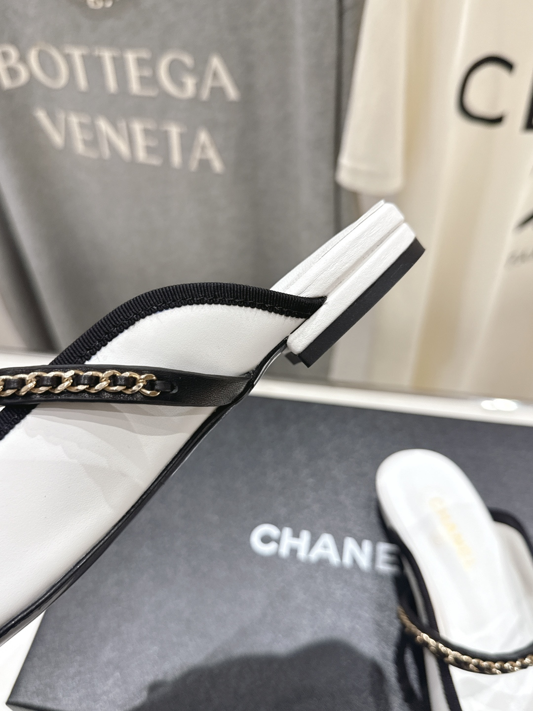 高版本出厂 CHANEL｜小香F013 2026/𝐒𝐒 𝐧𝐞𝐰春夏新品平底半包真皮拖鞋乐福鞋这一季的拖鞋