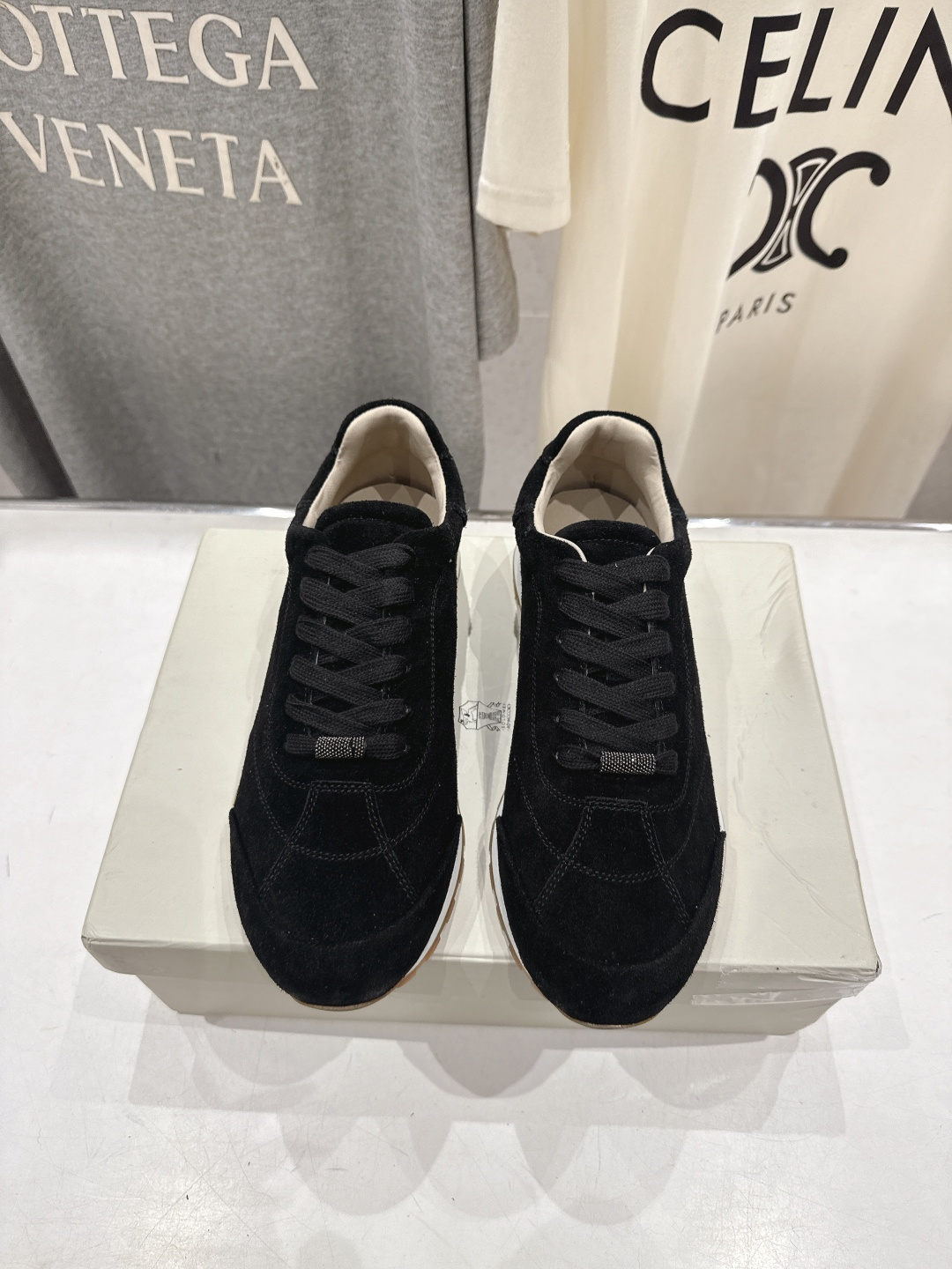 NO:725335,High version of Brunello Cucinelli's new BC classic casual shoes and sports shoes series. BC is a well-known Italian brand with minimalist style, retro and high-end!  Simple and elegant, it is a very attractive style!  The king of high-end and versatile, it feels good and comfortable on the feet!  Super versatile!  Super eye-catching!  Suitable for spring, summer, autumn and winter all year round, imported cow suede upper, water-dyed sheepskin lining, original rubber foam outsole, size 36-42 (40/41/42 customized, non-returnable), casual shoes/sports shoes, brunello cucinelli, sneakers, sheepskin19860909高版本  Brunello Cucinelli 新款BC经典休闲鞋运动鞋系列单鞋 BC是意大利知名品牌,极简主义风格,复古又高级！简约又大气,属于非常耐看的款式！高级百搭之王,脚感很好很舒服！超级百搭！超级耐看！一年四季春夏秋冬皆适宜 鞋面进口牛反绒 内里水染羊皮 大底原版橡胶发泡大底 码数36-42（40/41/42订做不退换）,休闲鞋/运动鞋,brunello cucinelli,sneakers,sheepskin,Women's Shoes