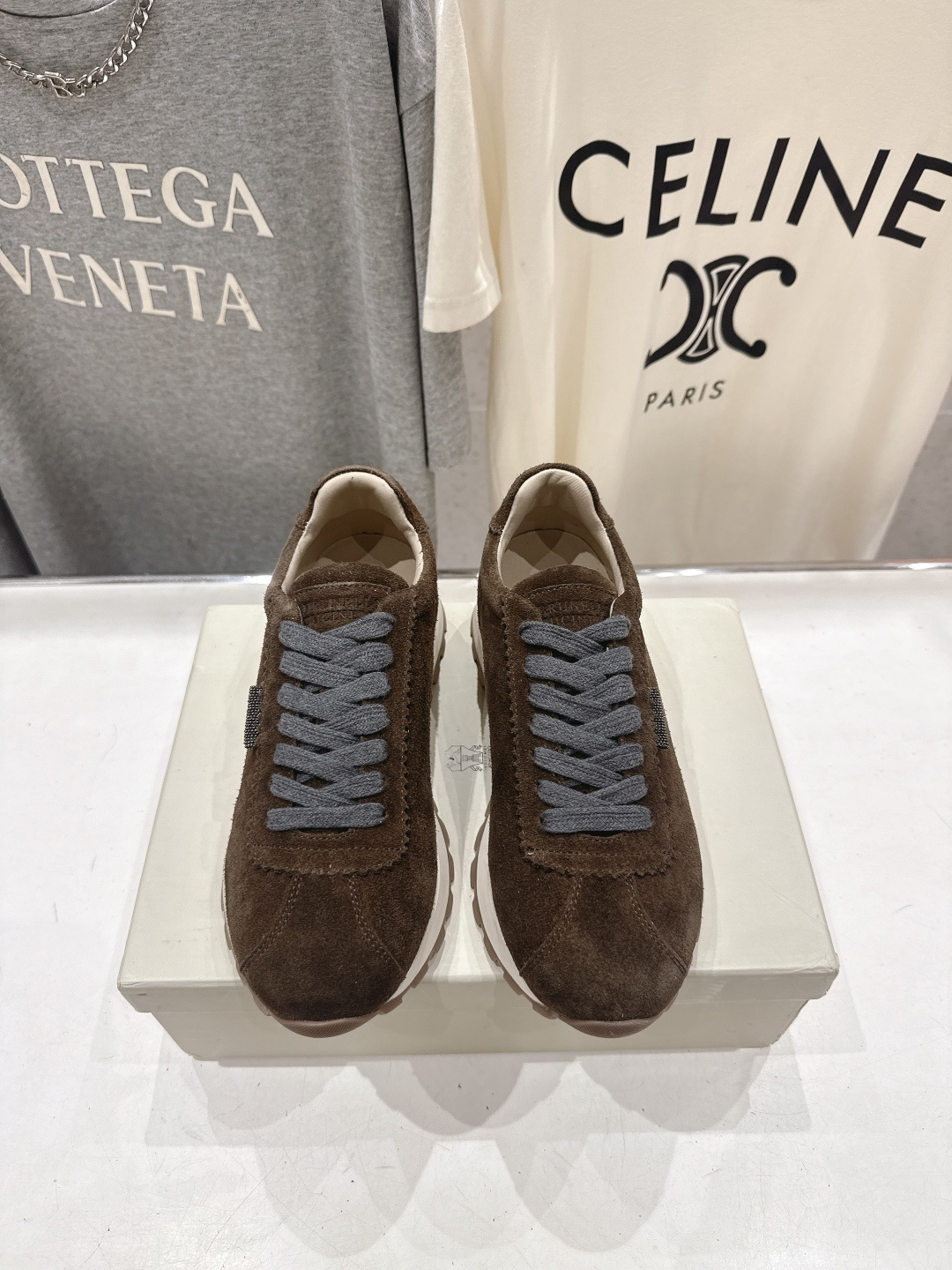 NO:725347,High version of Brunello Cucinelli's new BC classic casual shoes and sports shoes series. BC is a well-known Italian brand with minimalist style, retro and high-end!  Simple and elegant, it is a very attractive style!  The king of high-end and versatile, it feels good and comfortable on the feet!  Super versatile!  Super eye-catching!  Suitable for spring, summer, autumn and winter all year round, imported suede cowhide upper, water-dyed sheepskin lining, original rubber foam outsole, size 36-42 (40/41/42 customized, non-returnable), casual shoes/sports shoes, brunello cucinelli, sneakers, cowhide, sheepskin19860909高版本  Brunello Cucinelli 新款BC经典休闲鞋运动鞋系列单鞋 BC是意大利知名品牌,极简主义风格,复古又高级！简约又大气,属于非常耐看的款式！高级百搭之王,脚感很好很舒服！超级百搭！超级耐看！一年四季春夏秋冬皆适宜 鞋面进口反绒牛皮 内里水染羊皮 大底原版橡胶发泡大底 码数36-42（40/41/42订做不退换）,休闲鞋/运动鞋,brunello cucinelli,sneakers,cowhide,sheepskin,Women's Shoes