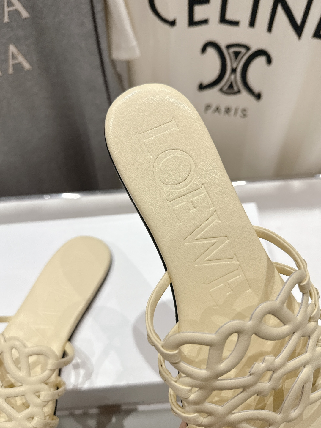 高版本出厂 LOEWE/罗意威2026/ss新品复古风平底沙滩拖鞋～小红书、外网火爆款最近大热的一款拖鞋