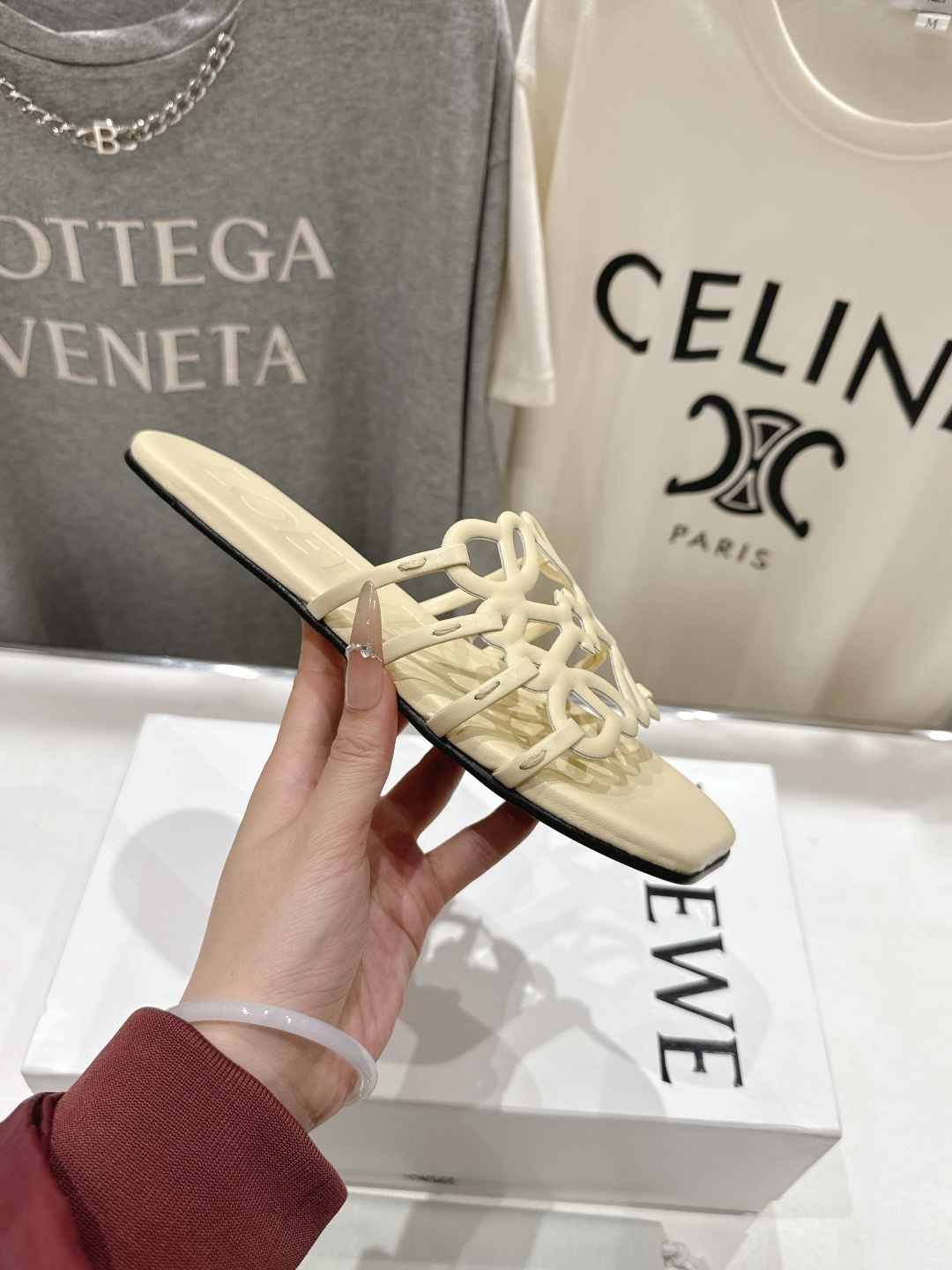 高版本出厂 LOEWE/罗意威2026/ss新品复古风平底沙滩拖鞋～小红书、外网火爆款最近大热的一款拖鞋