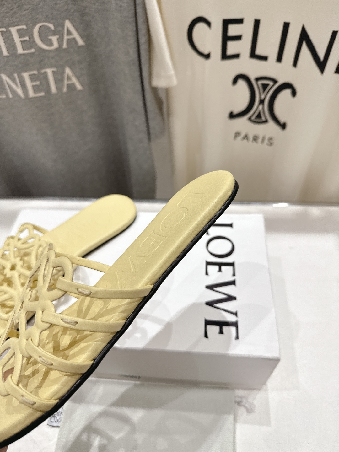 高版本出厂 LOEWE/罗意威2026/ss新品复古风平底沙滩拖鞋～小红书、外网火爆款最近大热的一款拖鞋