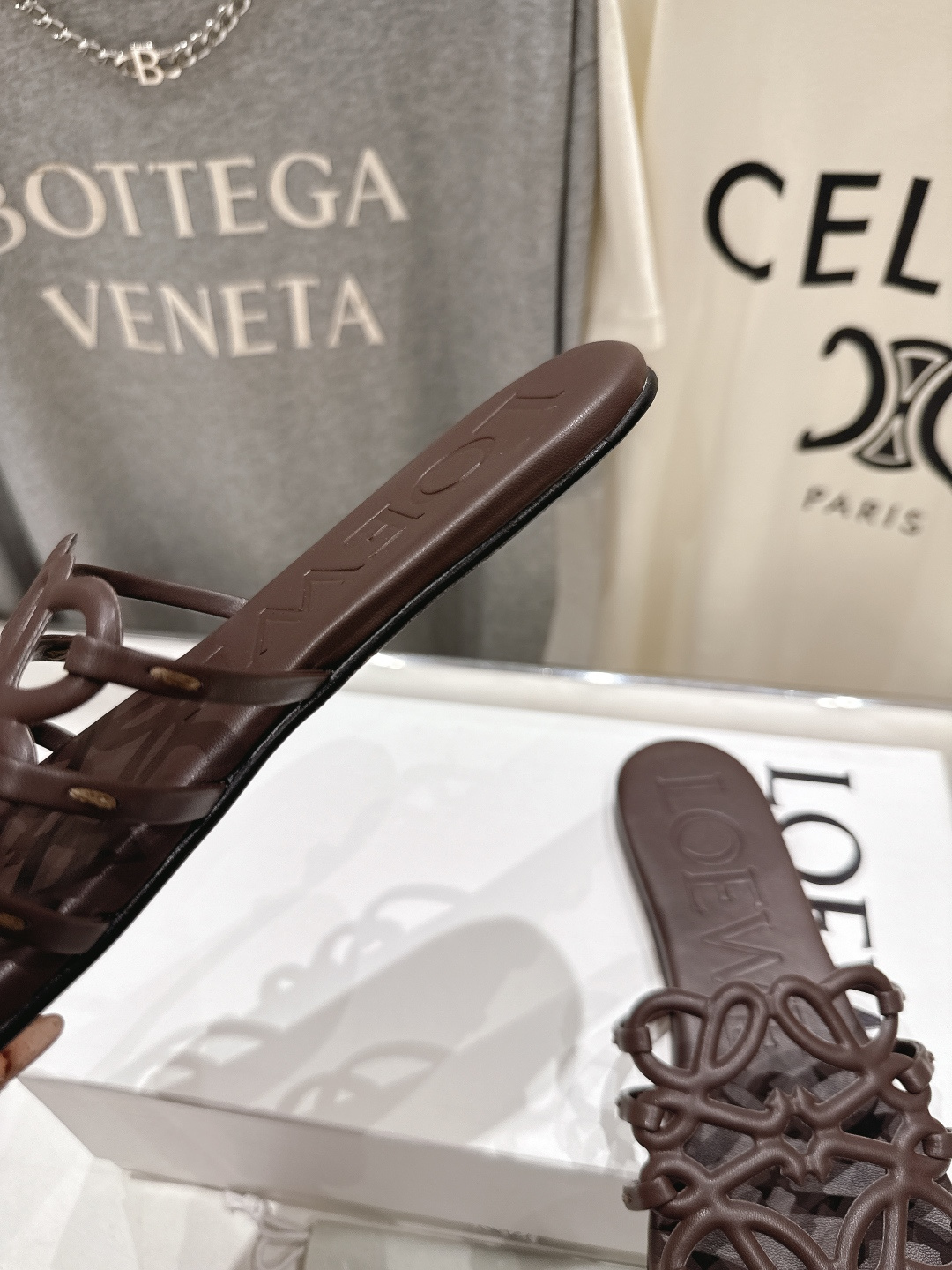 高版本出厂 LOEWE/罗意威2026/ss新品复古风平底沙滩拖鞋～小红书、外网火爆款最近大热的一款拖鞋