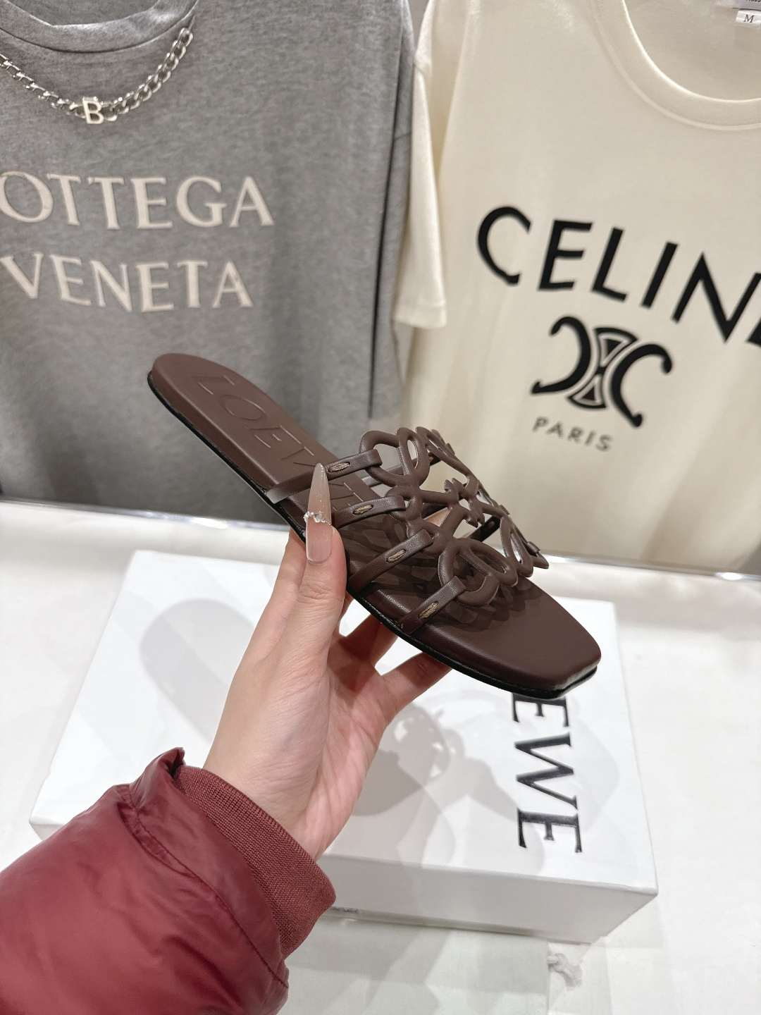 高版本出厂 LOEWE/罗意威2026/ss新品复古风平底沙滩拖鞋～小红书、外网火爆款最近大热的一款拖鞋