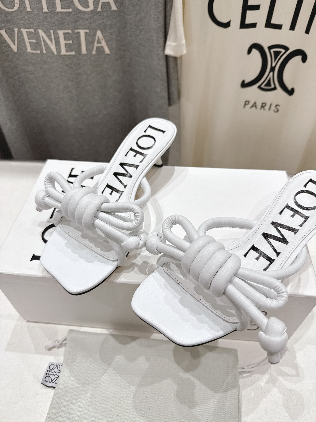 高版本出厂 LOEWE/罗意威2026ss/F036 新品复古风小高跟沙滩拖鞋～小红书、外网火爆款最近大