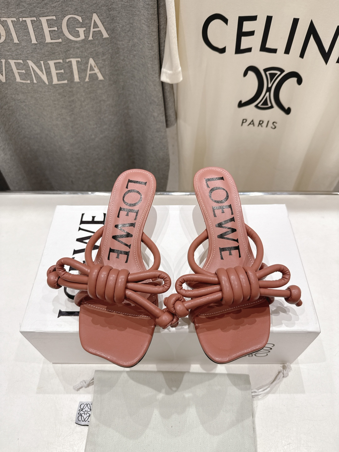 高版本出厂 LOEWE/罗意威2026ss/F036 新品复古风小高跟沙滩拖鞋～小红书、外网火爆款最近大