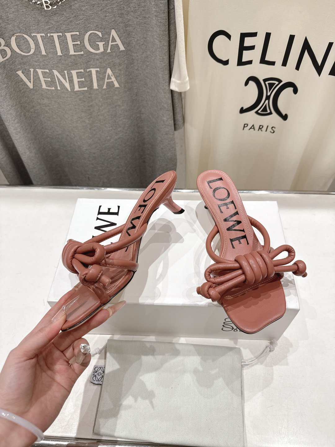 高版本出厂 LOEWE/罗意威2026ss/F036 新品复古风小高跟沙滩拖鞋～小红书、外网火爆款最近大