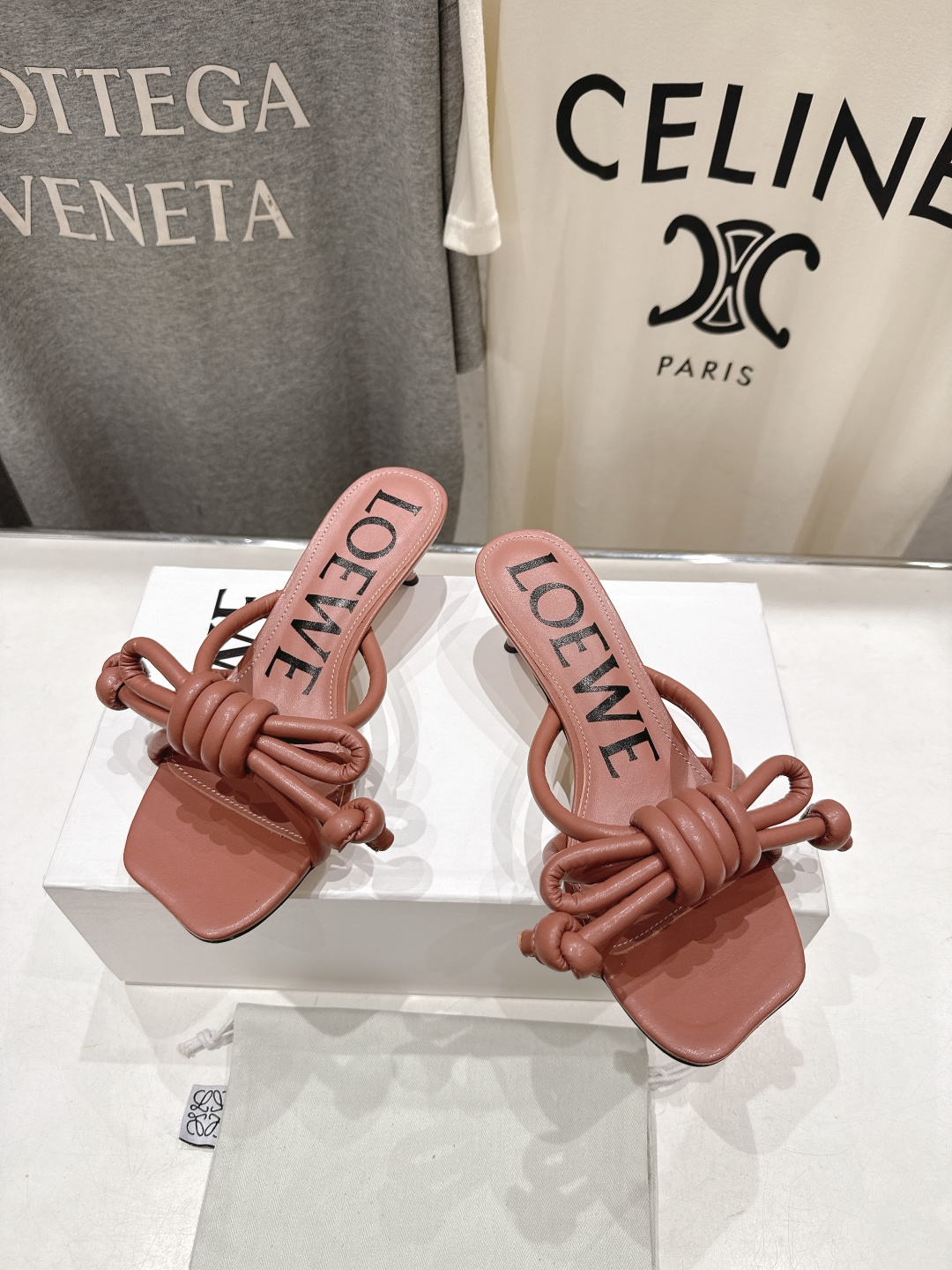 高版本出厂 LOEWE/罗意威2026ss/F036 新品复古风小高跟沙滩拖鞋～小红书、外网火爆款最近大