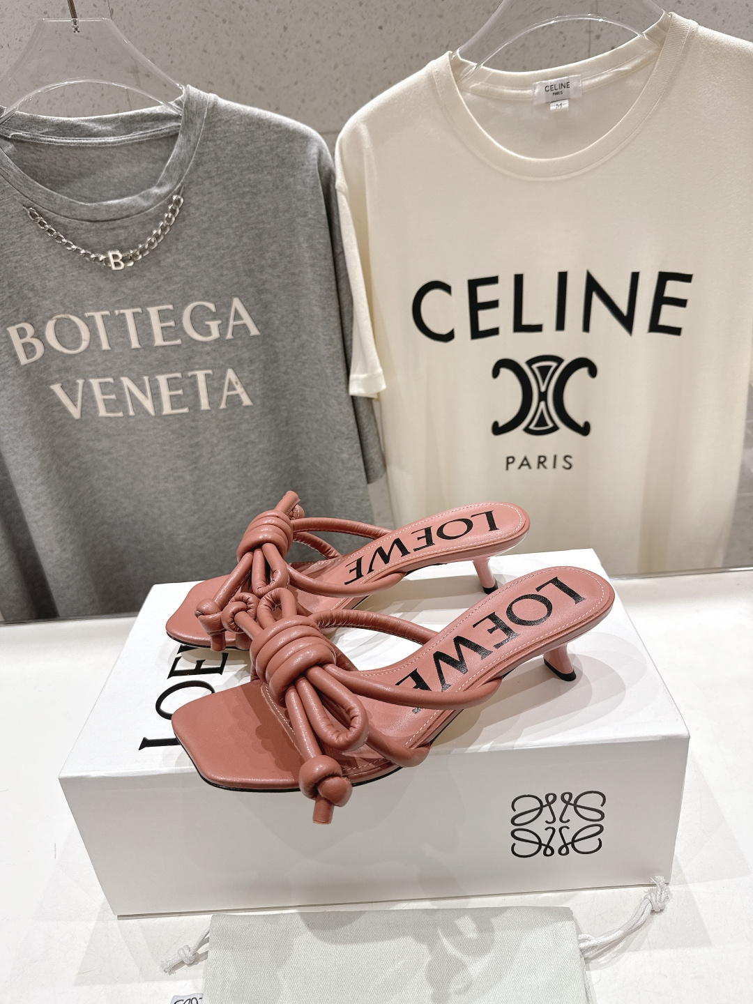 高版本出厂 LOEWE/罗意威2026ss/F036 新品复古风小高跟沙滩拖鞋～小红书、外网火爆款最近大