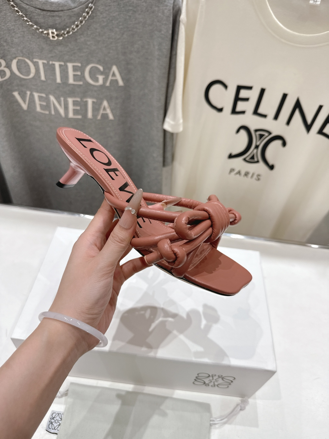 高版本出厂 LOEWE/罗意威2026ss/F036 新品复古风小高跟沙滩拖鞋～小红书、外网火爆款最近大