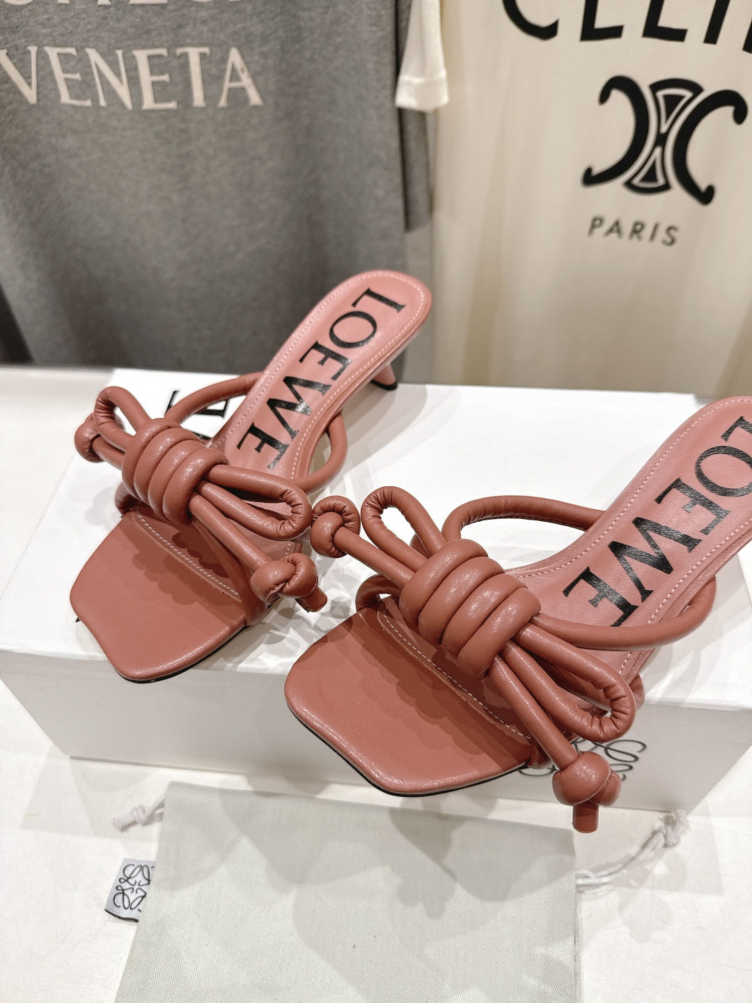 高版本出厂 LOEWE/罗意威2026ss/F036 新品复古风小高跟沙滩拖鞋～小红书、外网火爆款最近大