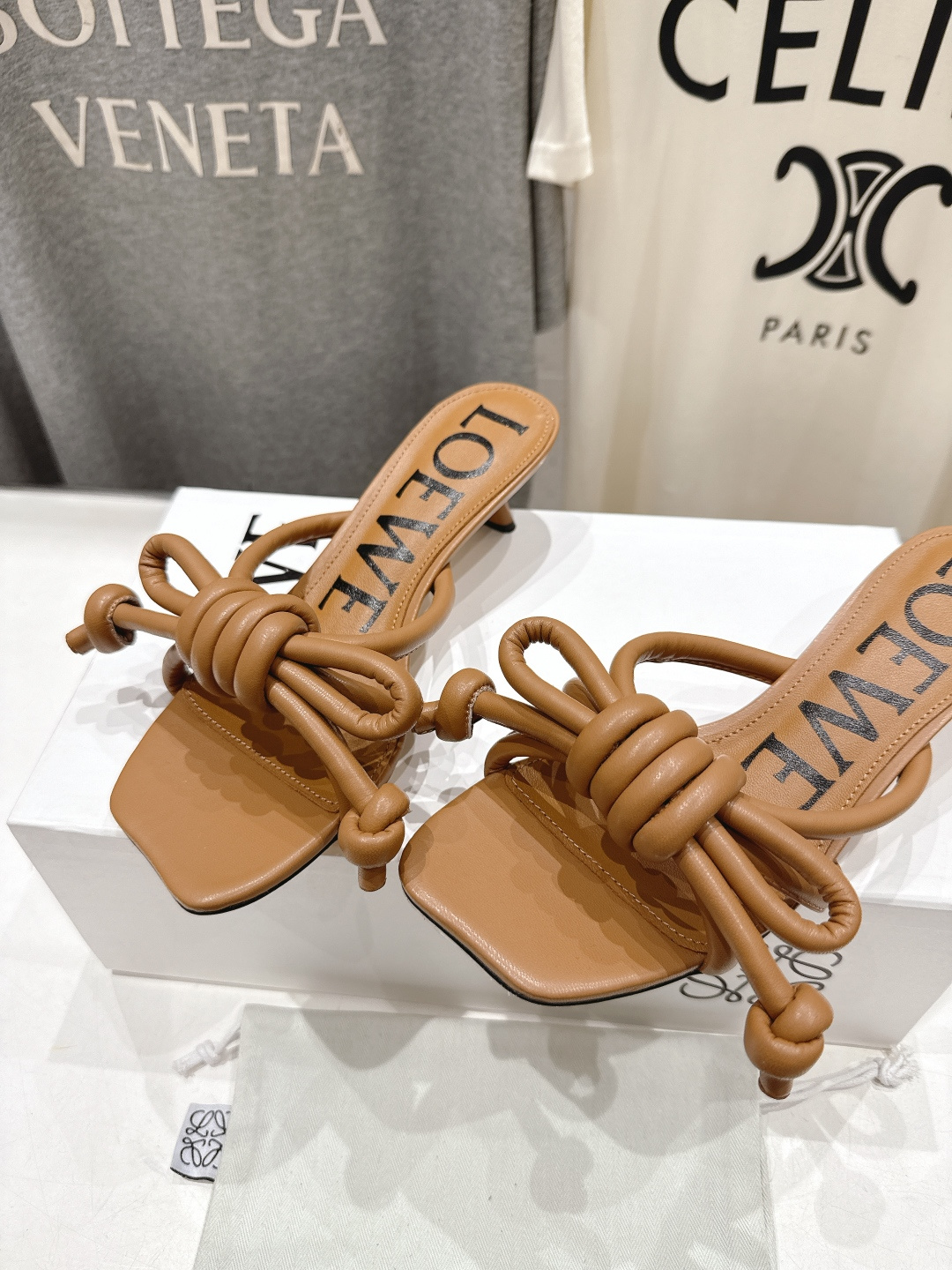 高版本出厂 LOEWE/罗意威2026ss/F036 新品复古风小高跟沙滩拖鞋～小红书、外网火爆款最近大