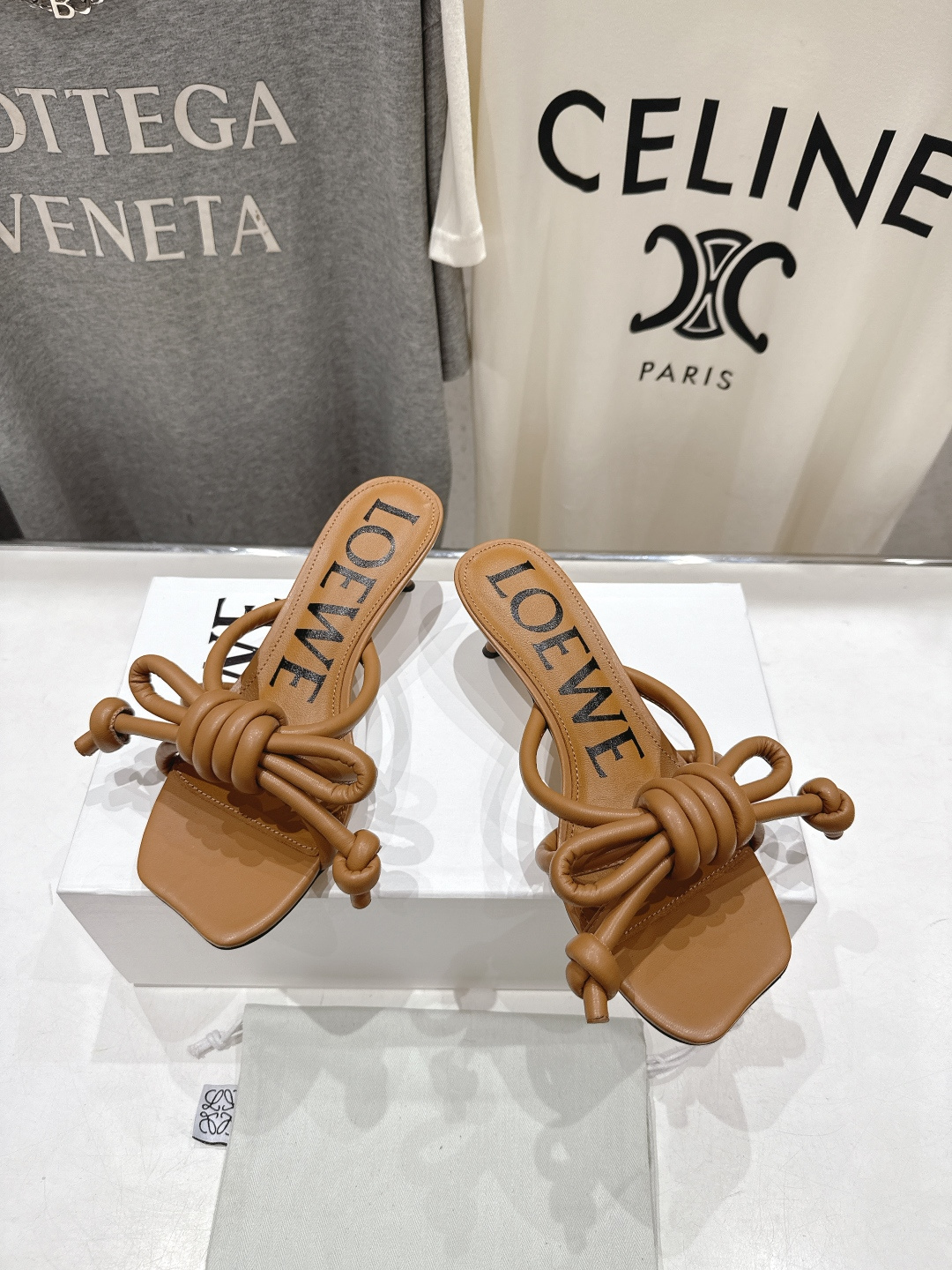 高版本出厂 LOEWE/罗意威2026ss/F036 新品复古风小高跟沙滩拖鞋～小红书、外网火爆款最近大