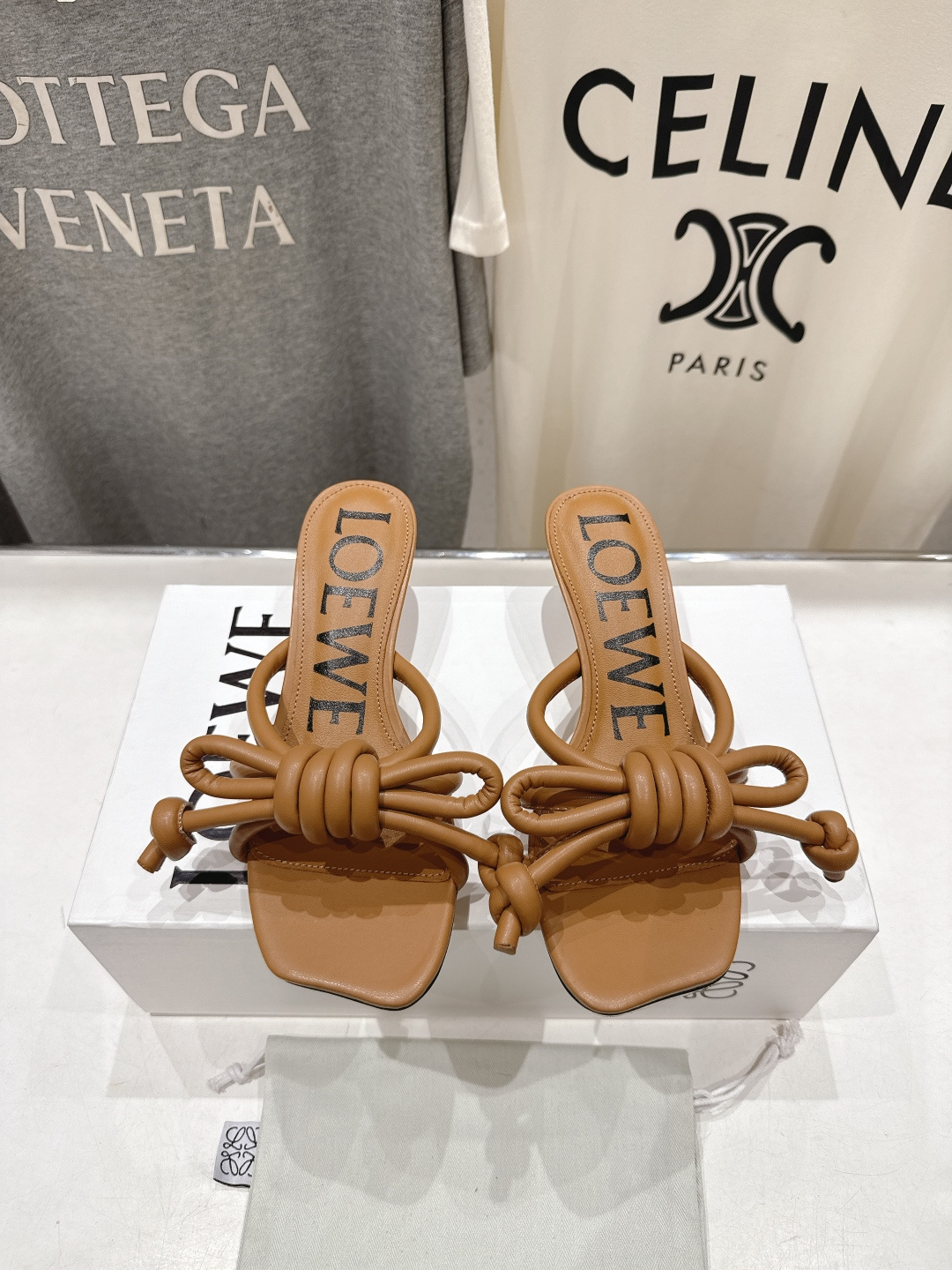 高版本出厂 LOEWE/罗意威2026ss/F036 新品复古风小高跟沙滩拖鞋～小红书、外网火爆款最近大