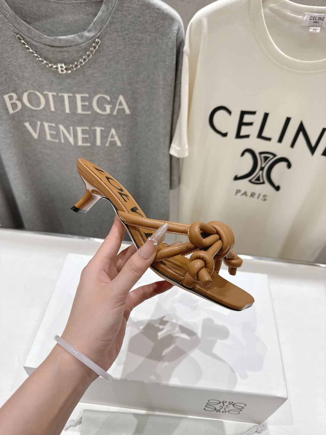 高版本出厂 LOEWE/罗意威2026ss/F036 新品复古风小高跟沙滩拖鞋～小红书、外网火爆款最近大