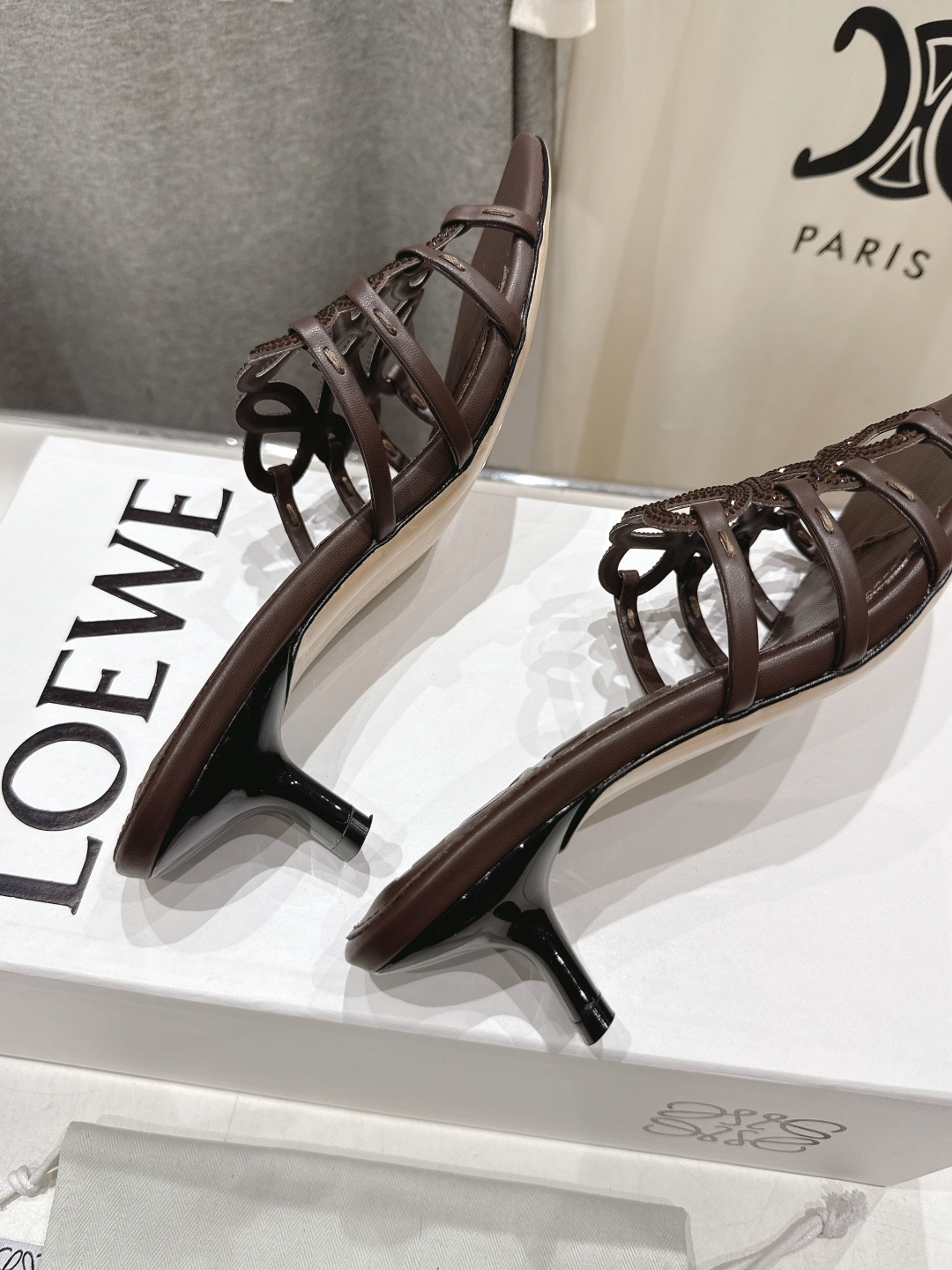 高版本出厂 钻面 LOEWE/罗意威2026/ss新品复古风小高跟沙滩拖鞋～小红书、外网火爆款最近大热的