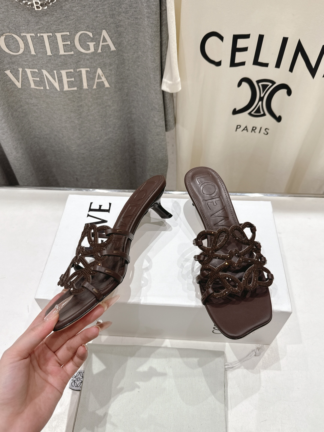 高版本出厂 钻面 LOEWE/罗意威2026/ss新品复古风小高跟沙滩拖鞋～小红书、外网火爆款最近大热的