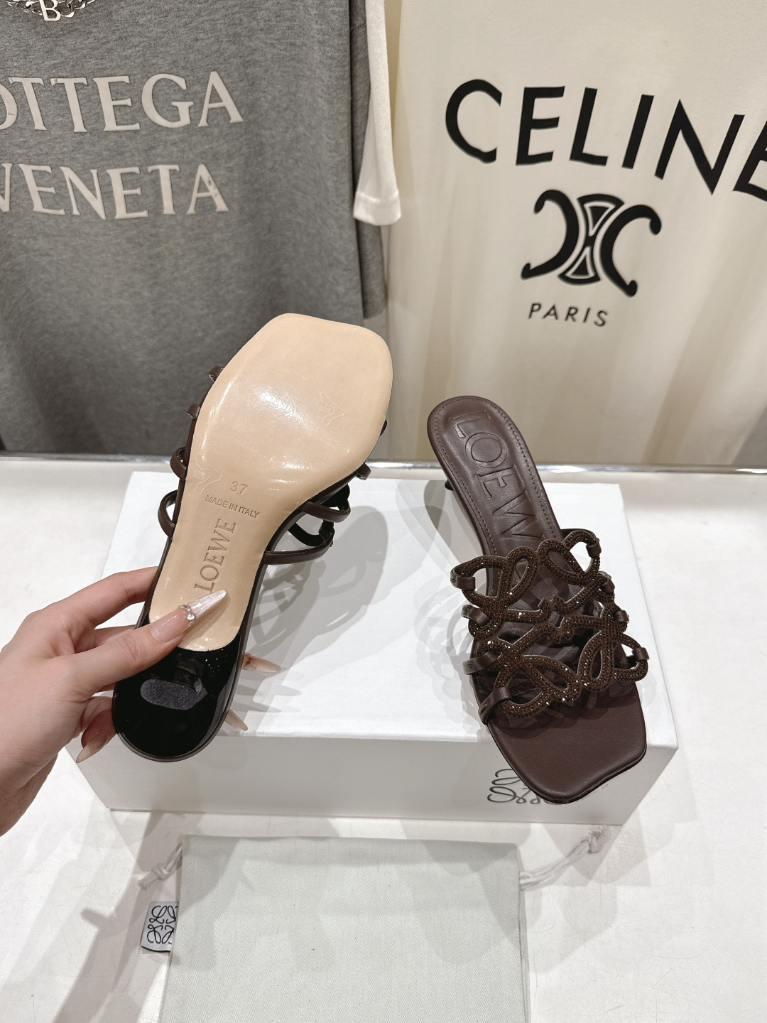 高版本出厂 钻面 LOEWE/罗意威2026/ss新品复古风小高跟沙滩拖鞋～小红书、外网火爆款最近大热的