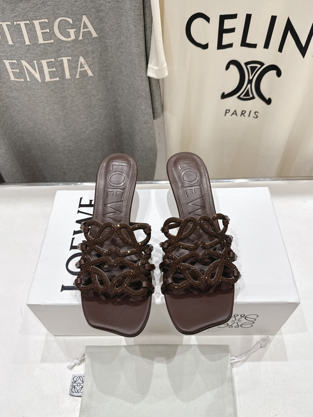 高版本出厂 钻面 LOEWE/罗意威2026/ss新品复古风小高跟沙滩拖鞋～小红书、外网火爆款最近大热的