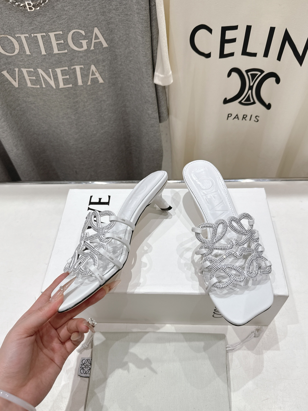 高版本出厂 钻面 LOEWE/罗意威2026/ss新品复古风小高跟沙滩拖鞋～小红书、外网火爆款最近大热的