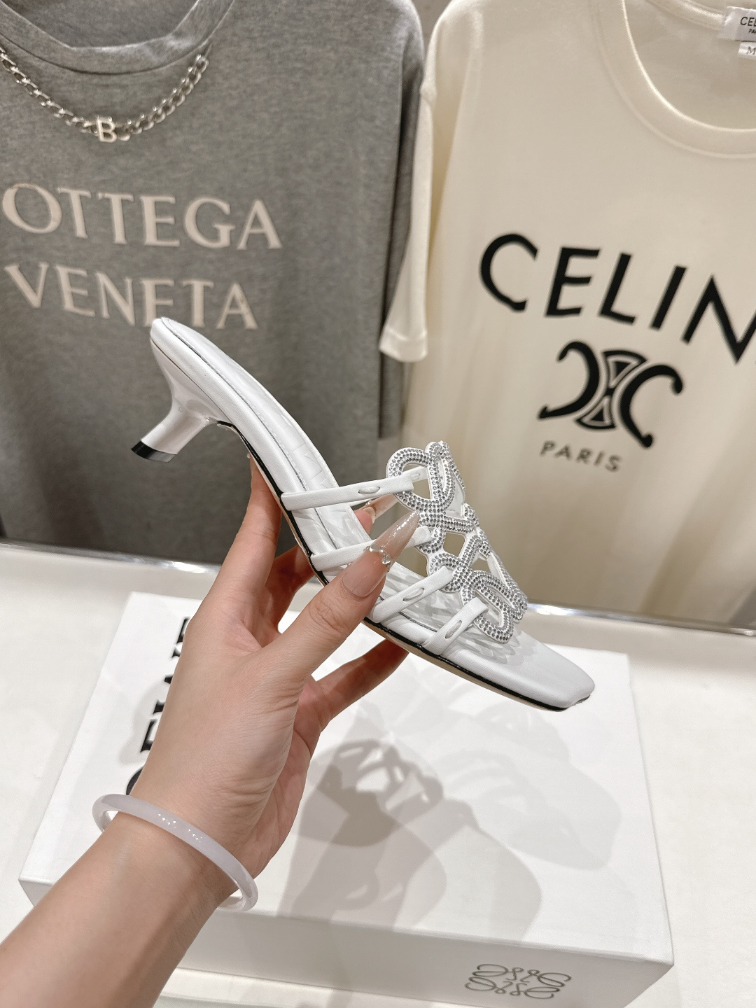 高版本出厂 钻面 LOEWE/罗意威2026/ss新品复古风小高跟沙滩拖鞋～小红书、外网火爆款最近大热的