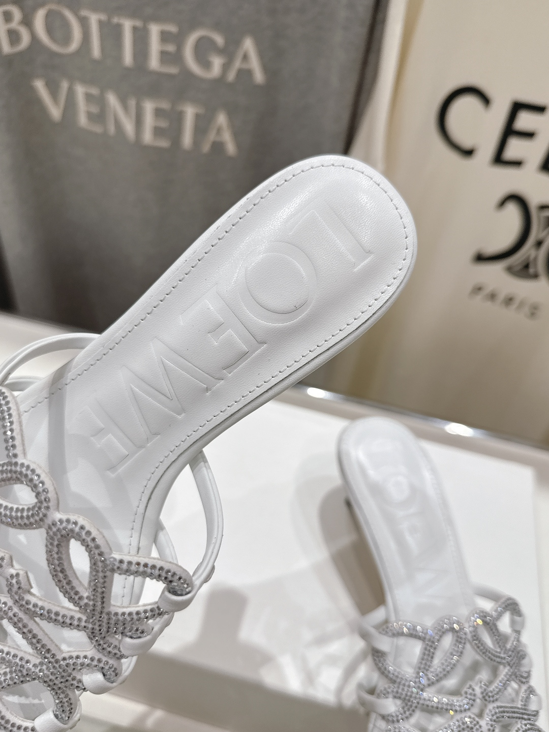 高版本出厂 钻面 LOEWE/罗意威2026/ss新品复古风小高跟沙滩拖鞋～小红书、外网火爆款最近大热的