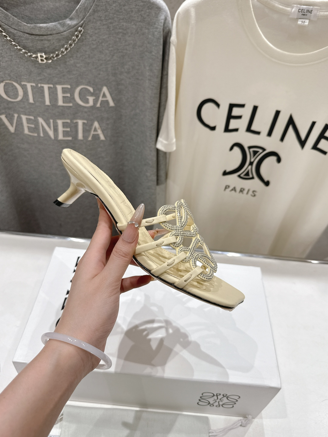 高版本出厂 钻面 LOEWE/罗意威2026/ss新品复古风小高跟沙滩拖鞋～小红书、外网火爆款最近大热的