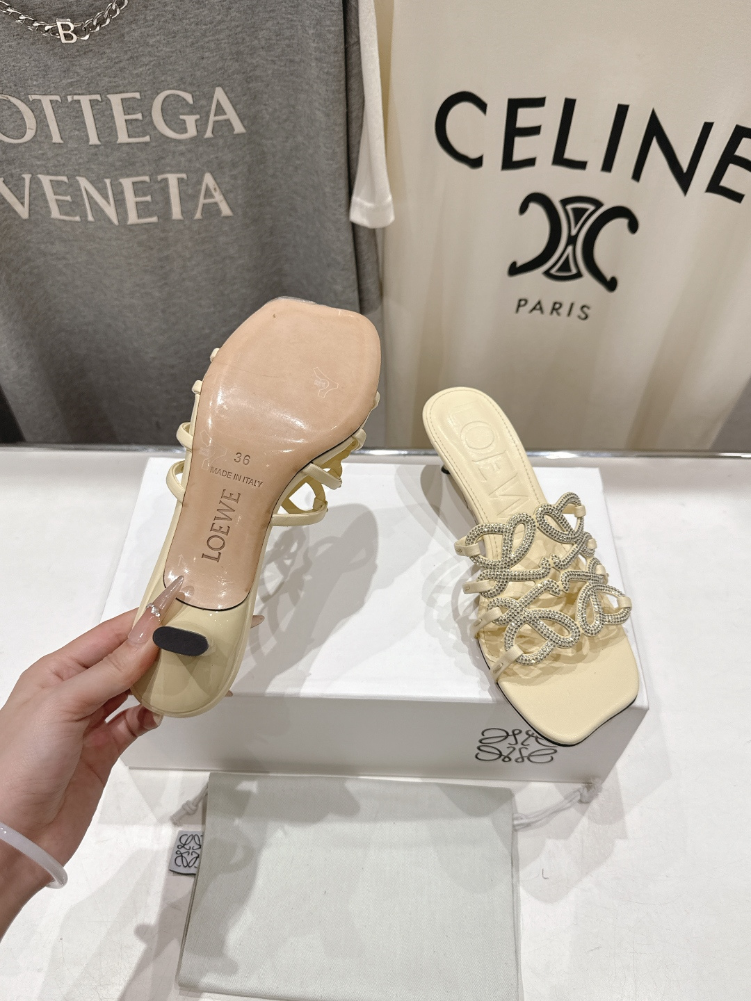 高版本出厂 钻面 LOEWE/罗意威2026/ss新品复古风小高跟沙滩拖鞋～小红书、外网火爆款最近大热的