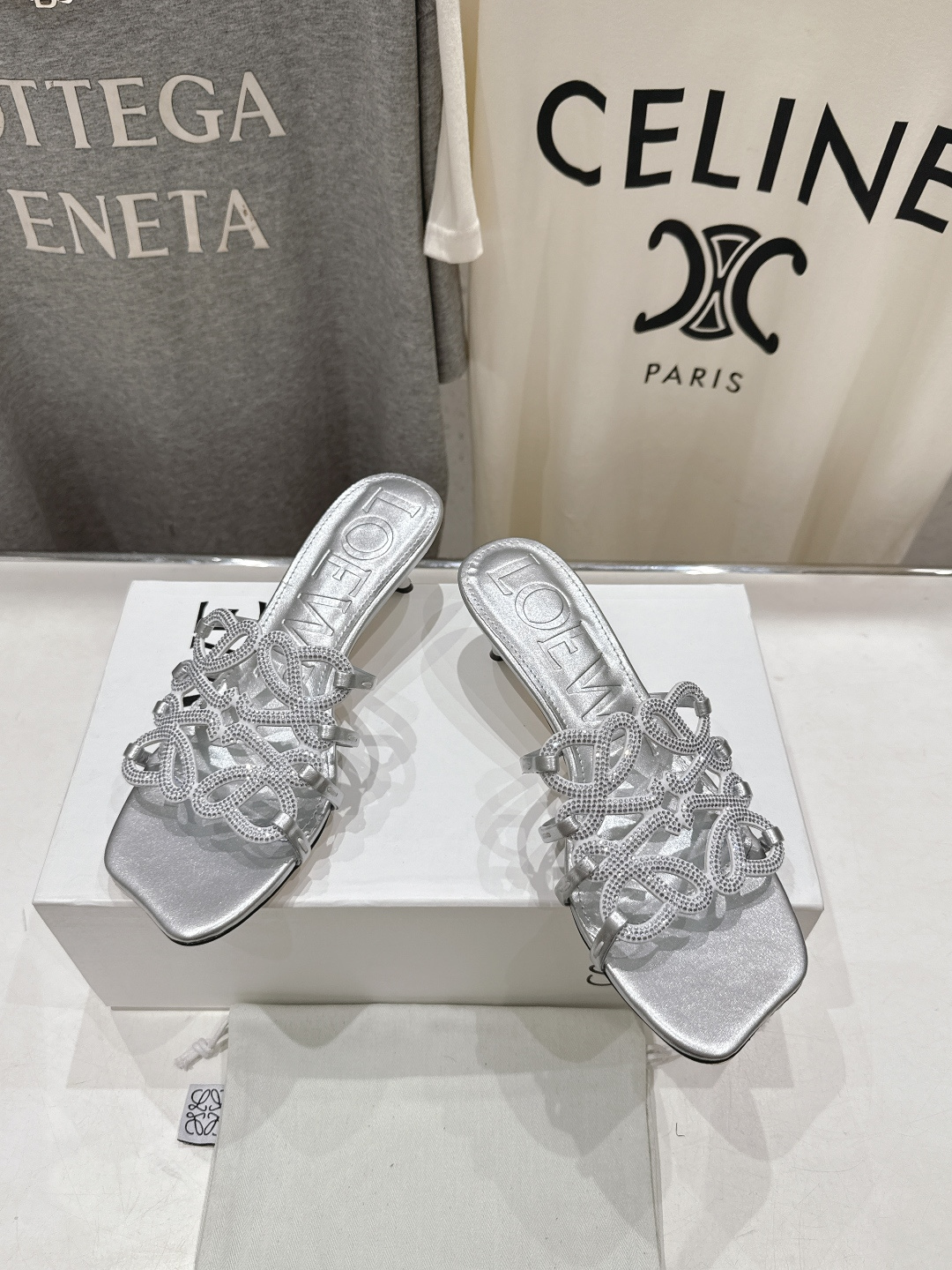 高版本出厂 钻面 LOEWE/罗意威2026/ss新品复古风小高跟沙滩拖鞋～小红书、外网火爆款最近大热的