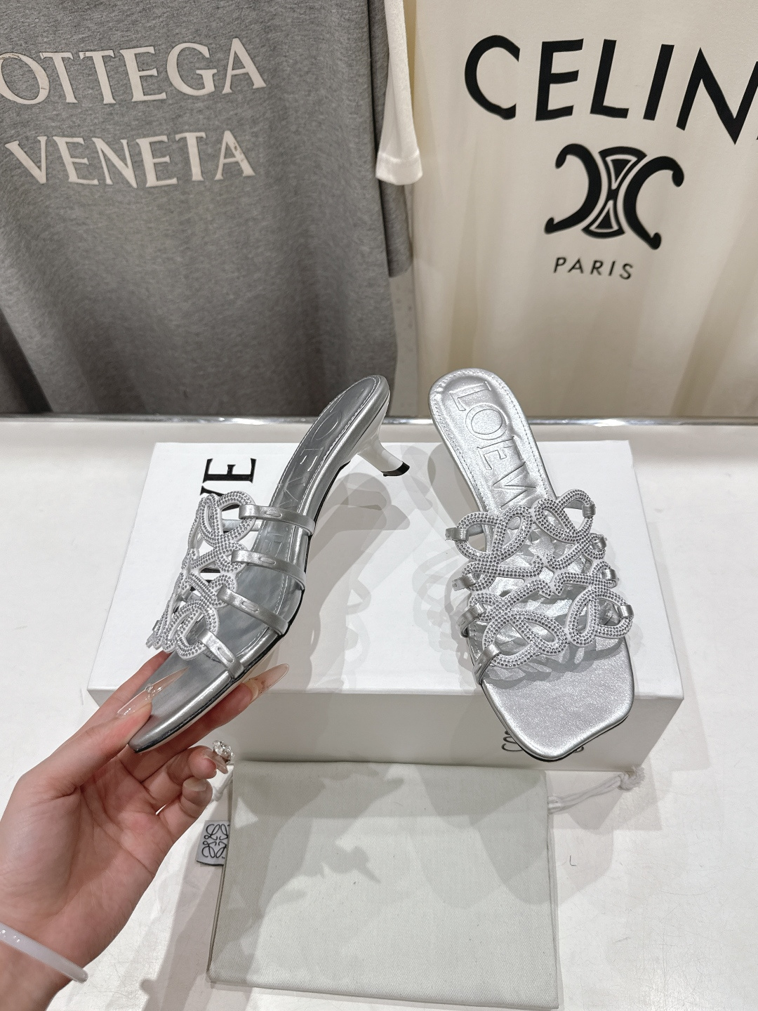 高版本出厂 钻面 LOEWE/罗意威2026/ss新品复古风小高跟沙滩拖鞋～小红书、外网火爆款最近大热的