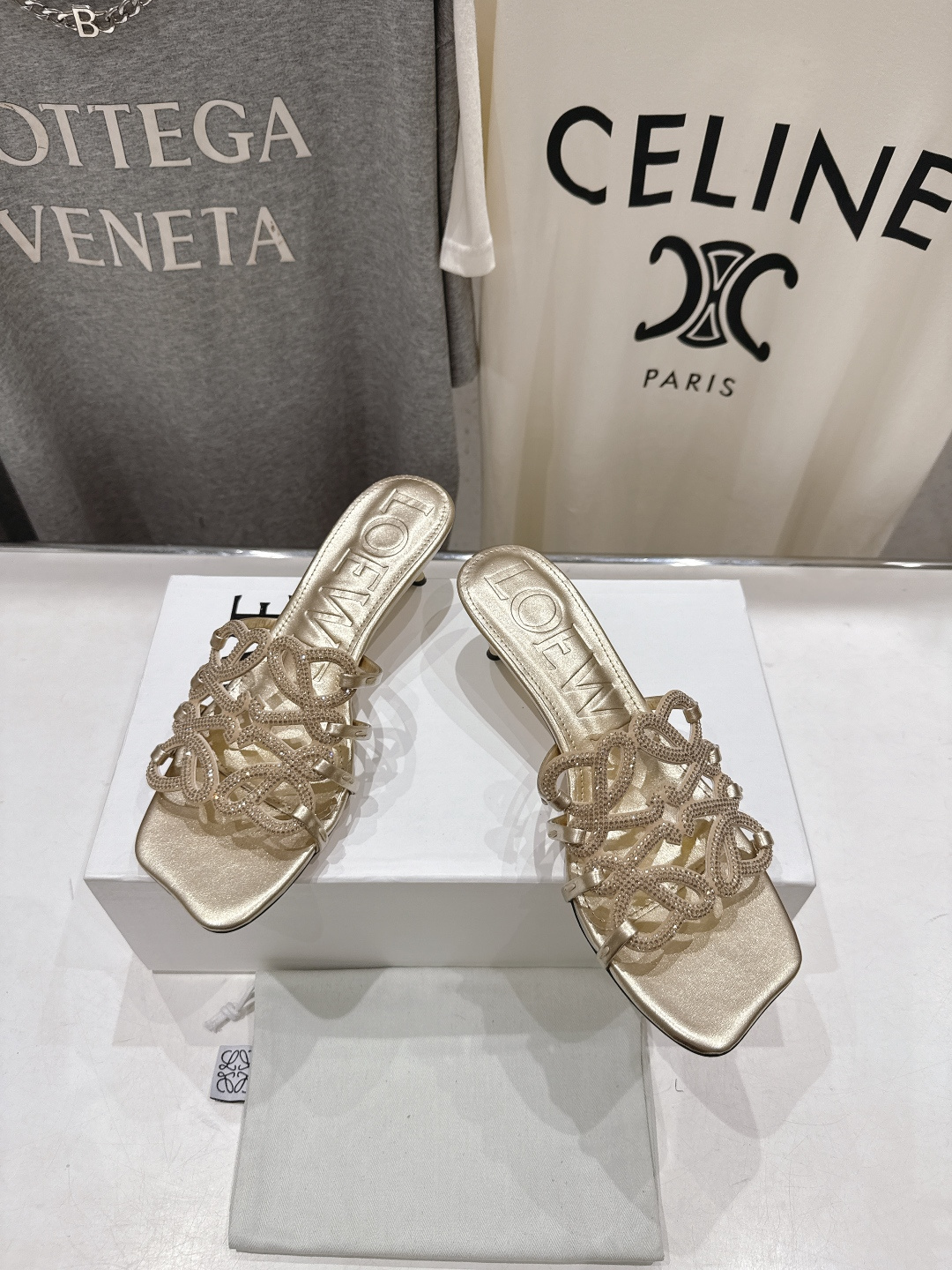 高版本出厂 钻面 LOEWE/罗意威2026/ss新品复古风小高跟沙滩拖鞋～小红书、外网火爆款最近大热的