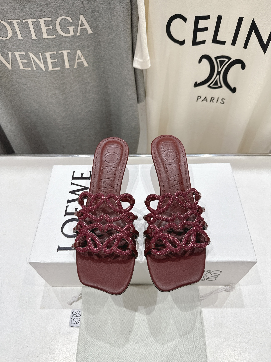 高版本出厂 钻面 LOEWE/罗意威2026/ss新品复古风小高跟沙滩拖鞋～小红书、外网火爆款最近大热的