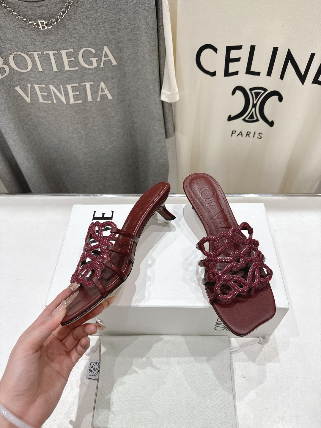 高版本出厂 钻面 LOEWE/罗意威2026/ss新品复古风小高跟沙滩拖鞋～小红书、外网火爆款最近大热的