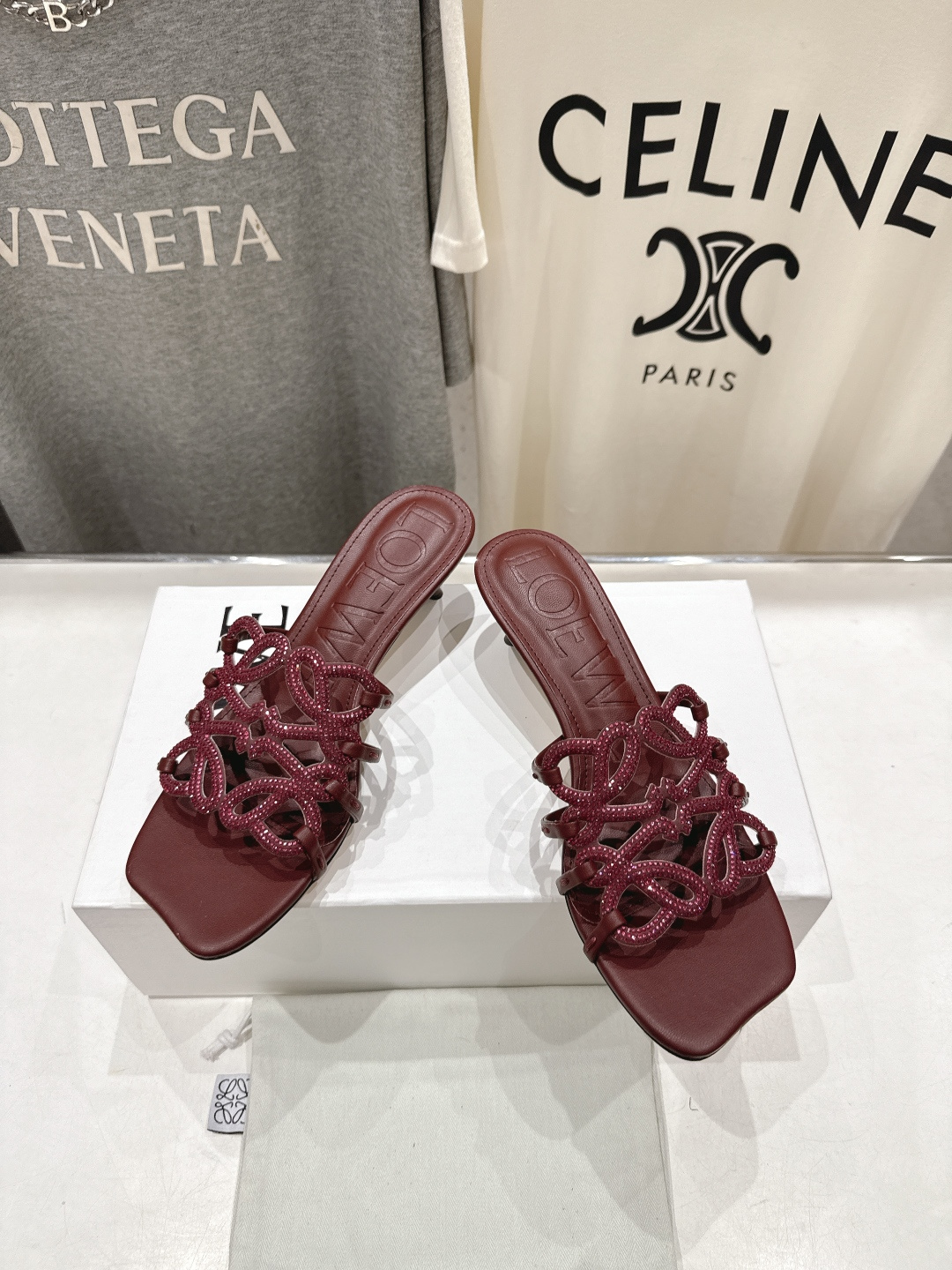 高版本出厂 钻面 LOEWE/罗意威2026/ss新品复古风小高跟沙滩拖鞋～小红书、外网火爆款最近大热的