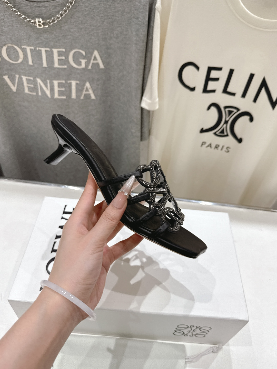 高版本出厂 钻面 LOEWE/罗意威2026/ss新品复古风小高跟沙滩拖鞋～小红书、外网火爆款最近大热的