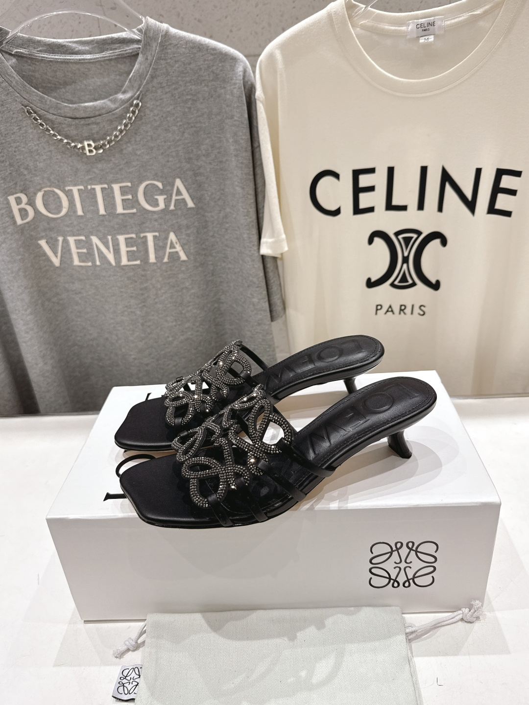 高版本出厂 钻面 LOEWE/罗意威2026/ss新品复古风小高跟沙滩拖鞋～小红书、外网火爆款最近大热的