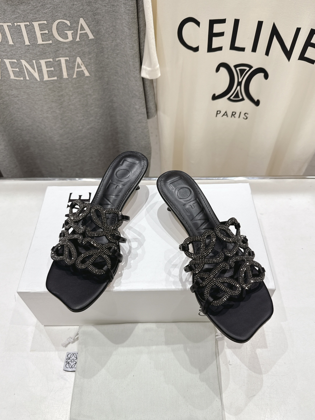 高版本出厂 钻面 LOEWE/罗意威2026/ss新品复古风小高跟沙滩拖鞋～小红书、外网火爆款最近大热的