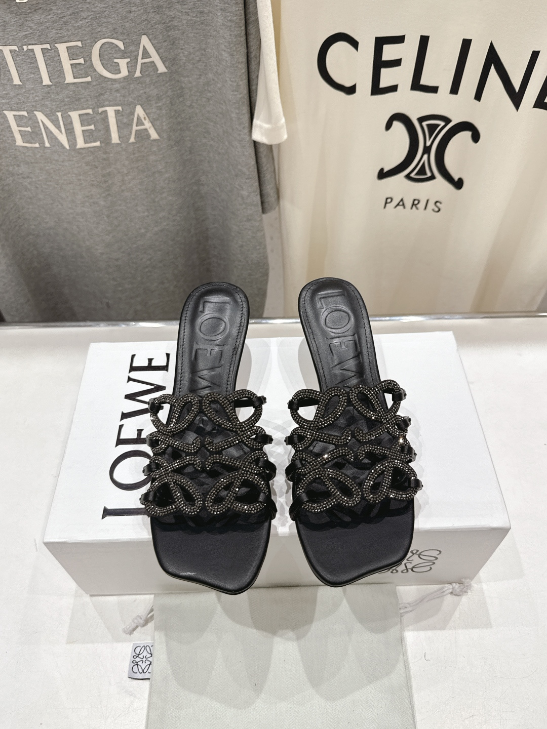 高版本出厂 钻面 LOEWE/罗意威2026/ss新品复古风小高跟沙滩拖鞋～小红书、外网火爆款最近大热的