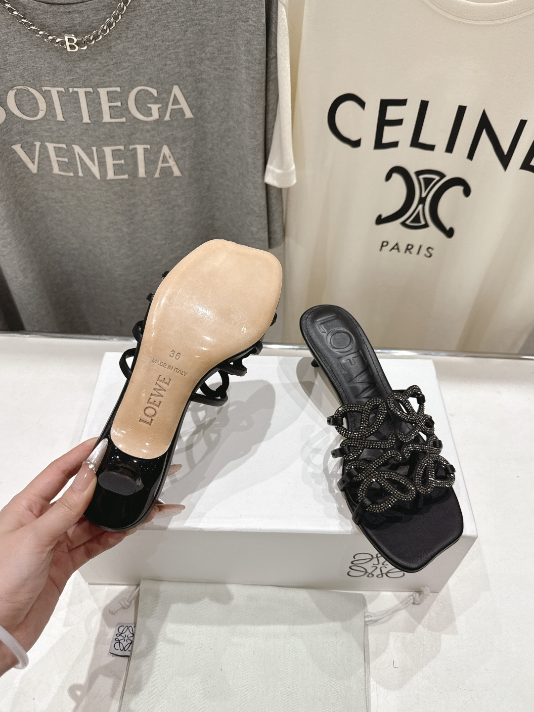 高版本出厂 钻面 LOEWE/罗意威2026/ss新品复古风小高跟沙滩拖鞋～小红书、外网火爆款最近大热的