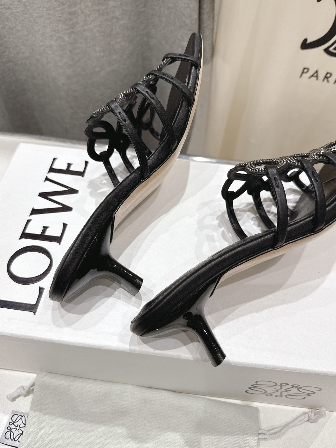 高版本出厂 钻面 LOEWE/罗意威2026/ss新品复古风小高跟沙滩拖鞋～小红书、外网火爆款最近大热的