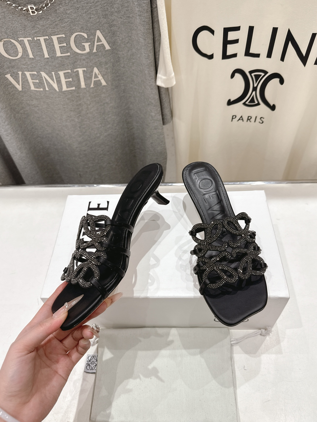 高版本出厂 钻面 LOEWE/罗意威2026/ss新品复古风小高跟沙滩拖鞋～小红书、外网火爆款最近大热的