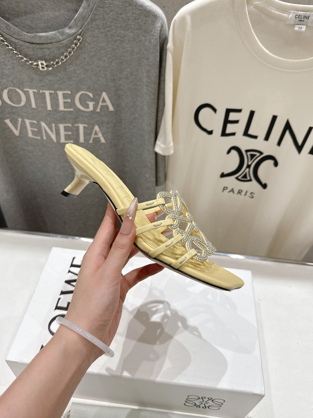 高版本出厂 钻面 LOEWE/罗意威2026/ss新品复古风小高跟沙滩拖鞋～小红书、外网火爆款最近大热的