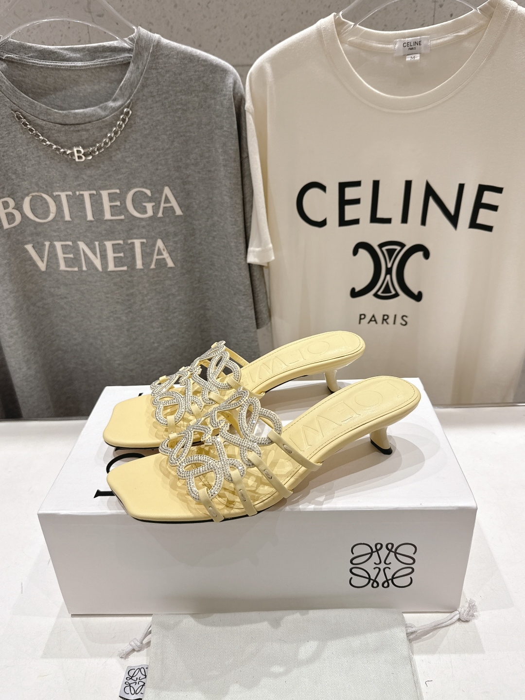 高版本出厂 钻面 LOEWE/罗意威2026/ss新品复古风小高跟沙滩拖鞋～小红书、外网火爆款最近大热的